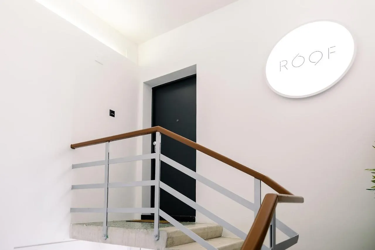 Roof 69 Rooms Split Apartment